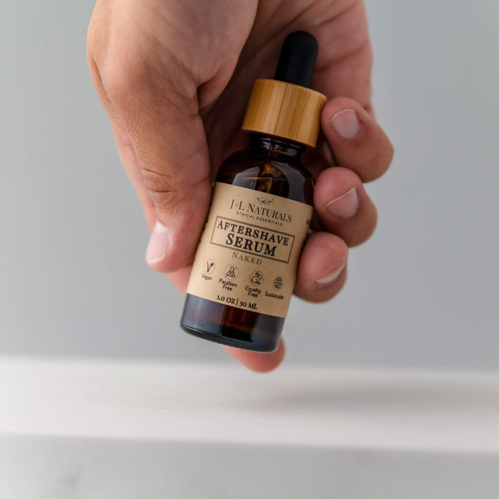 Aftershave Serum - Soothe & Restore Post-Shave detail2_hold product