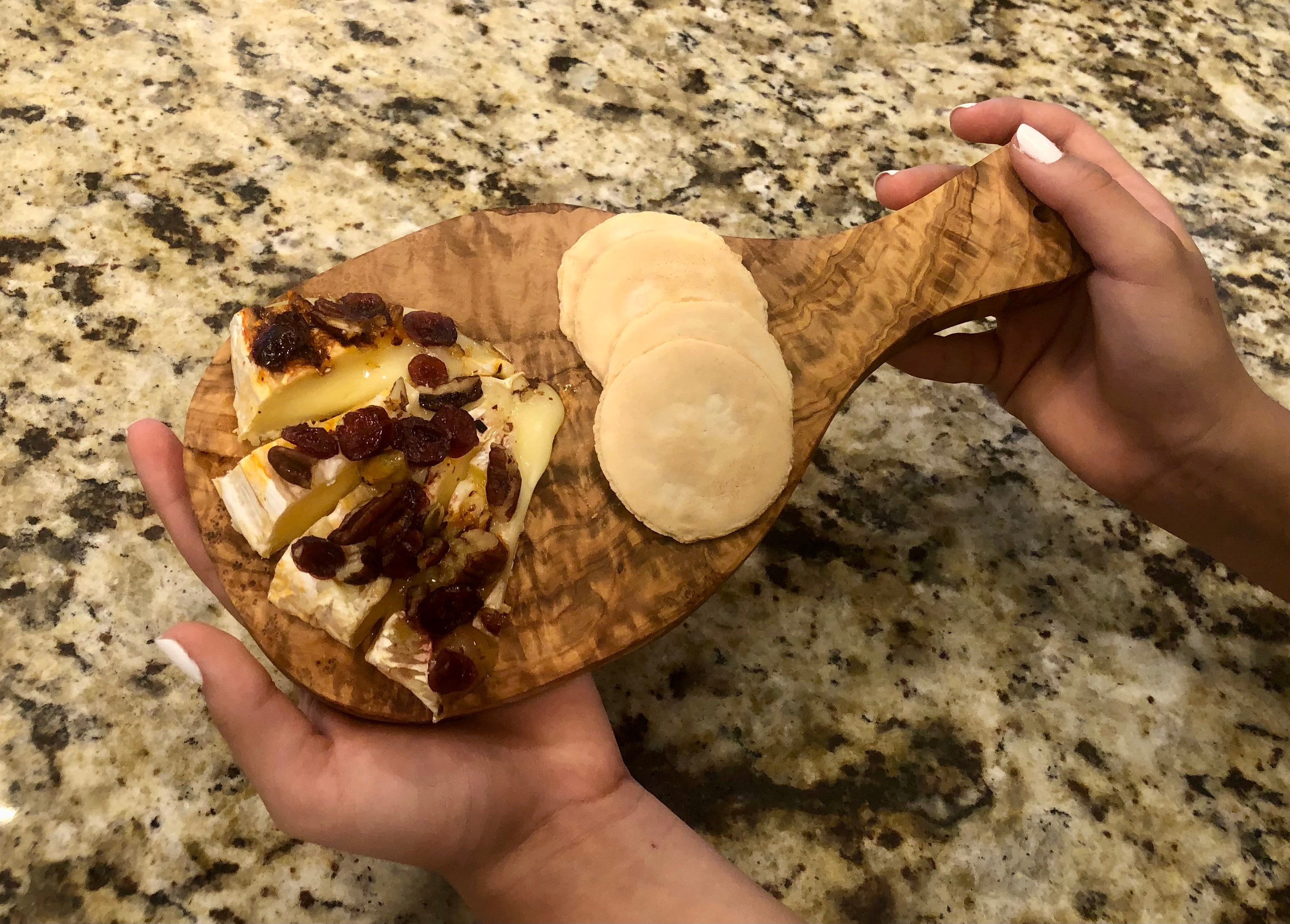 Original Olive Wood | Cutting Board with Handle detail2_up