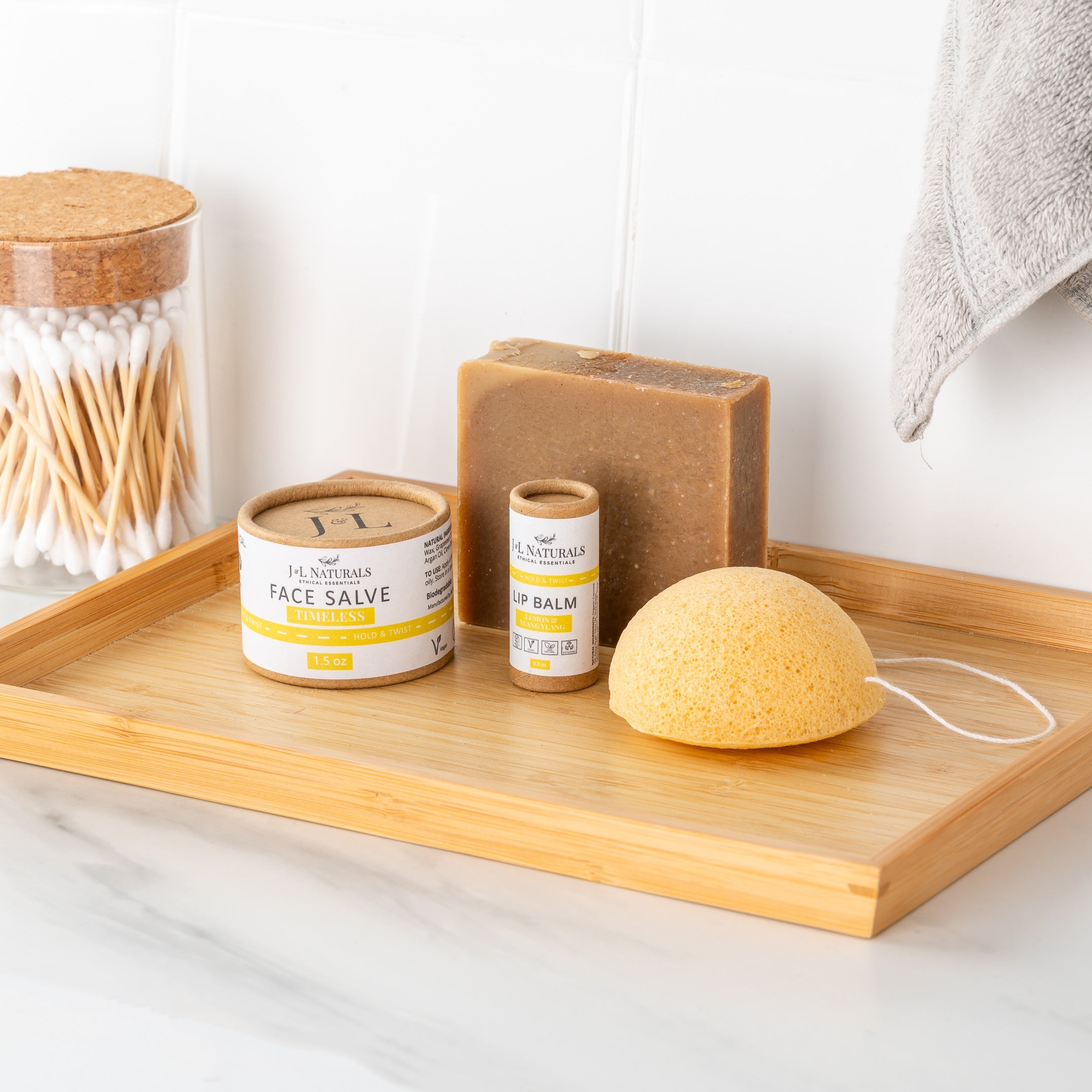 esrk_timeless_2Essentials Skin Regimen Kit timeless detail